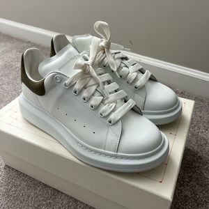 Alexander McQueen!🤍